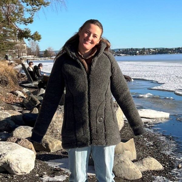 Canelana Frida ulljakke lang damemodell 100% ull